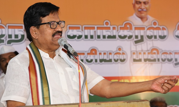 தமிழக புத்தக அச்சகங்களின் கோரிக்கையின் நியாயத்தை ஏற்று, தமிழகத்தில் மட்டுமே பாடநூல்களை அச்சிடும் வகையில் தமிழக முதலமைச்சர் விரைவில் உத்தரவு பிறப்பிப்பார் என்று நம்புகிறேன். – கே எஸ் அழகிரி